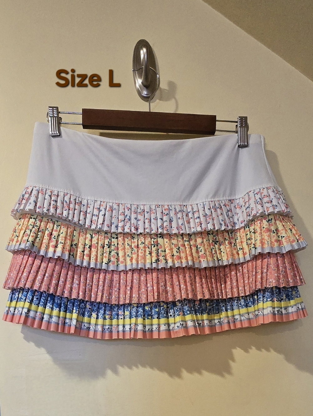 Lucky in Love Liberty in Love tiered pleated Tennis skort in white, Large, EUC